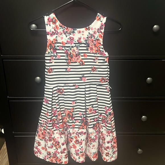 Girls Sleeveless Dress - Picture 2 of 2